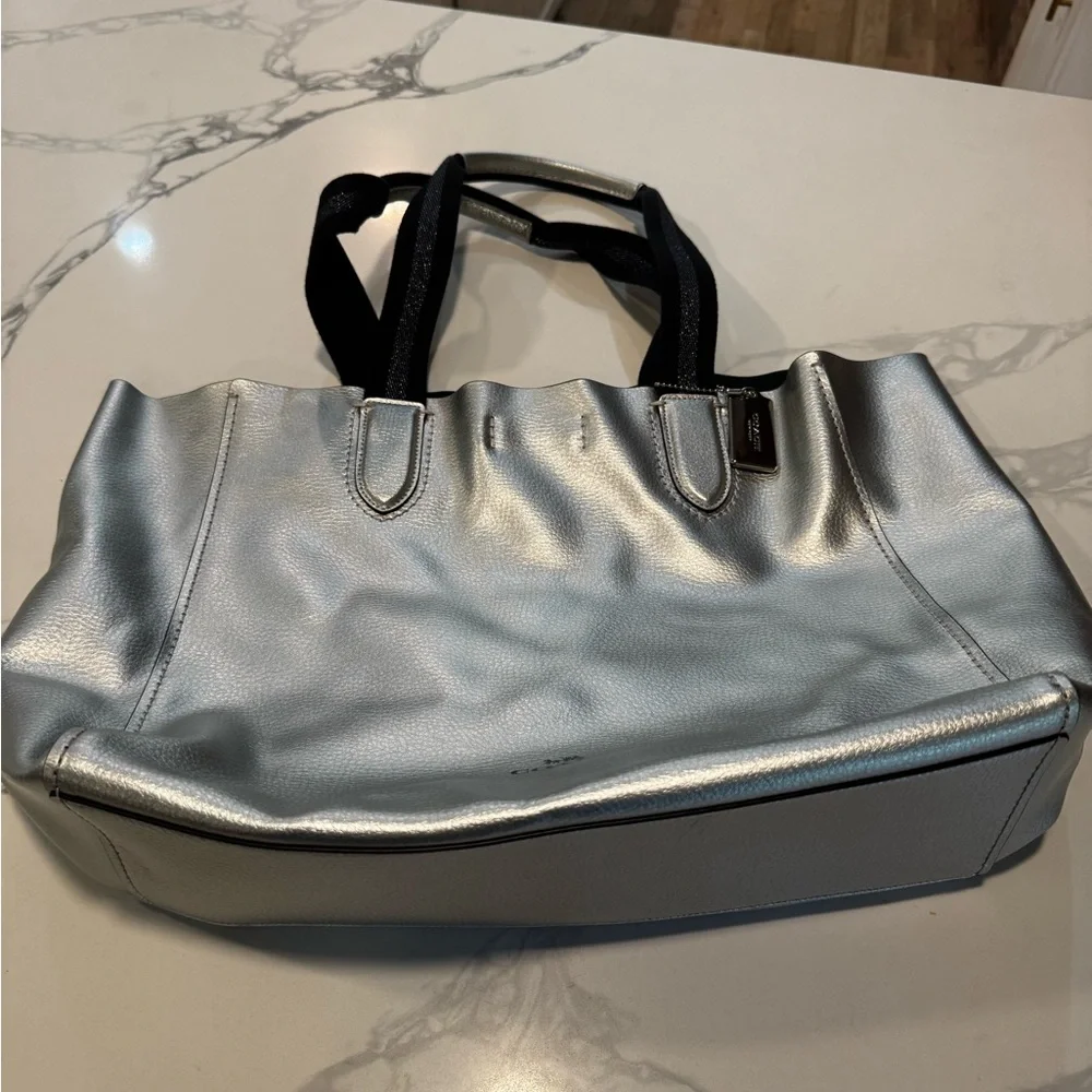Coach silver metallic leather tote bag - Picture 2 of 10